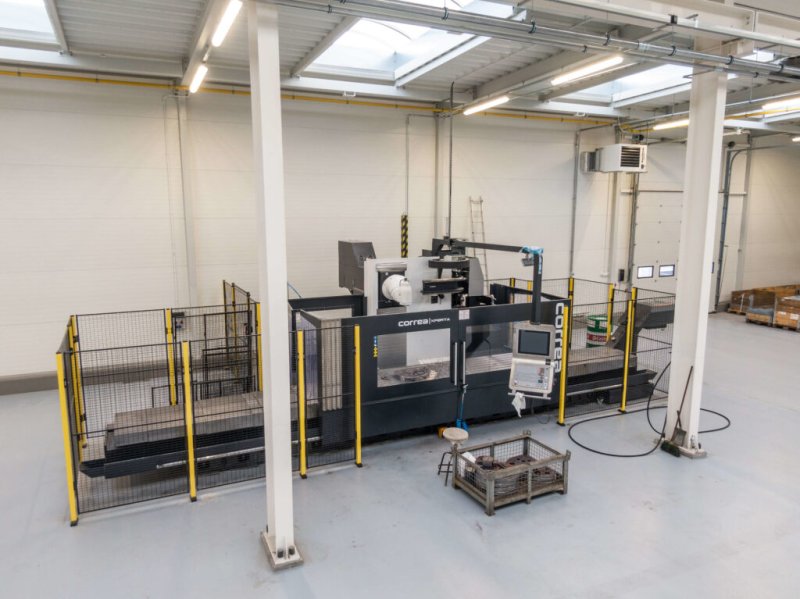Zdjęcie Profesjonalna  obróbka CNC maszyną NICOLAS CORREA XPERTA 35 Bed type milling machine